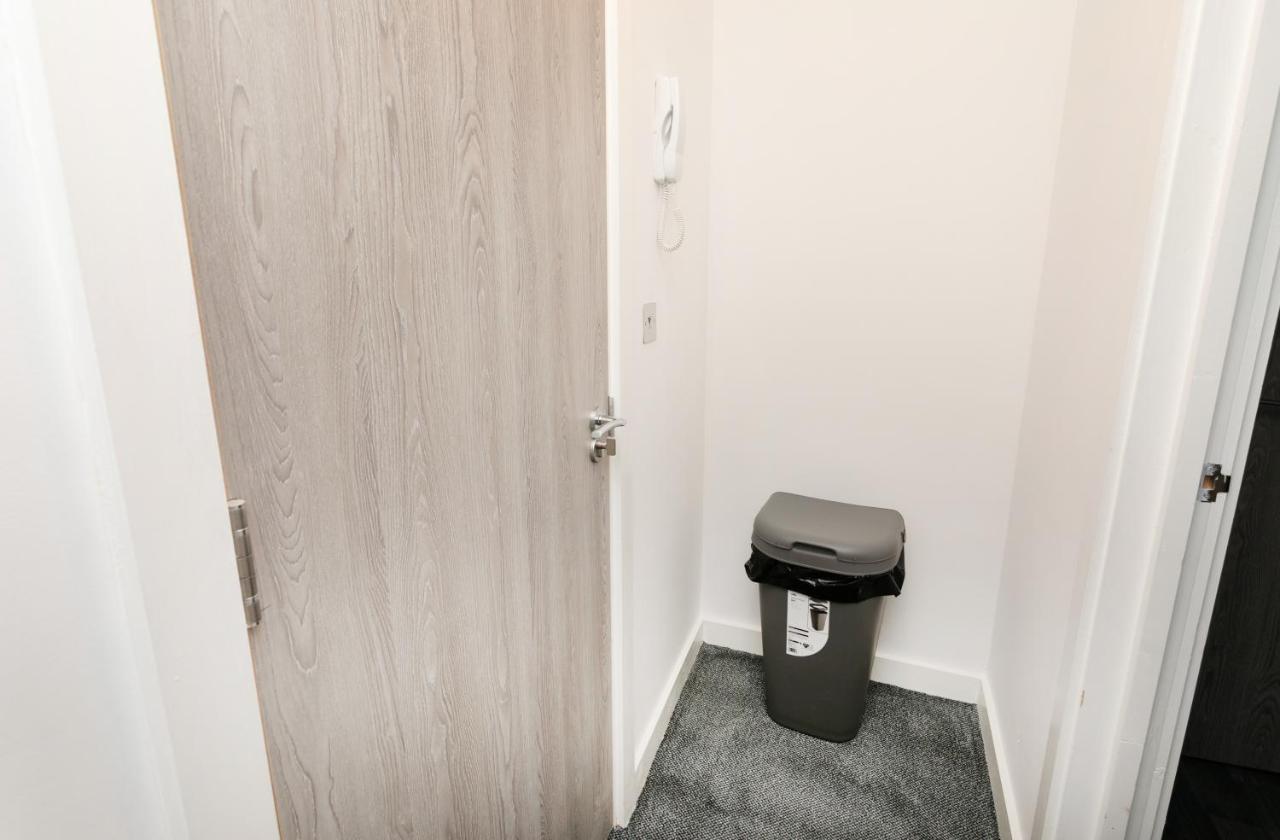 Hoemli Smart City Centre Apartment Лестер Екстер'єр фото