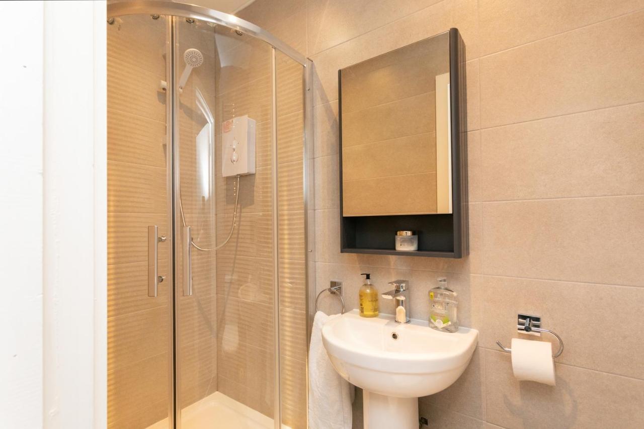 Hoemli Smart City Centre Apartment Лестер Екстер'єр фото