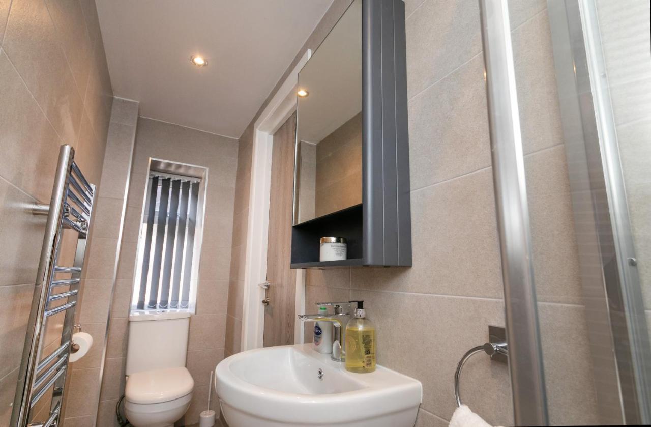 Hoemli Smart City Centre Apartment Лестер Екстер'єр фото